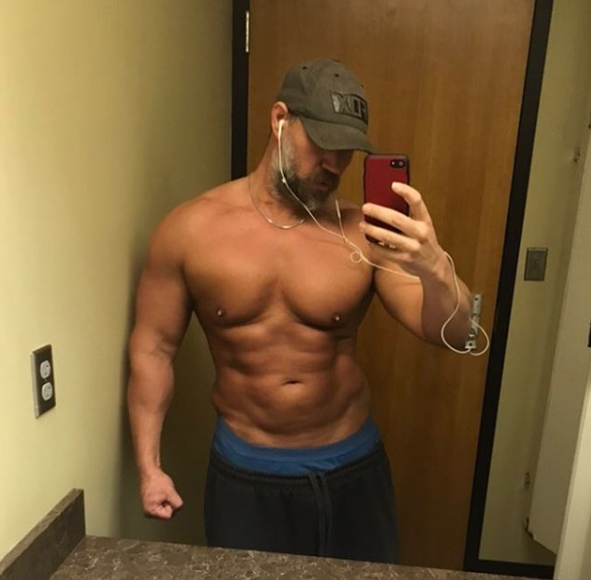 Pria berbobot 145 kg ini buktikan bisa punya tubuh atletis di usia tua