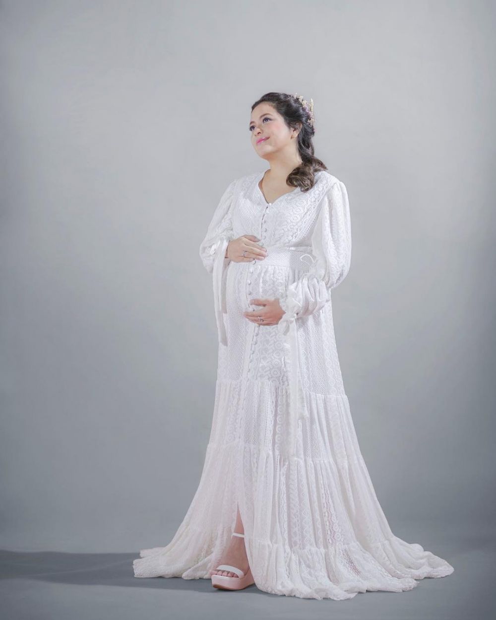 Hamil 9 bulan, ini 6 potret maternity Tasya Kamila yang menawan