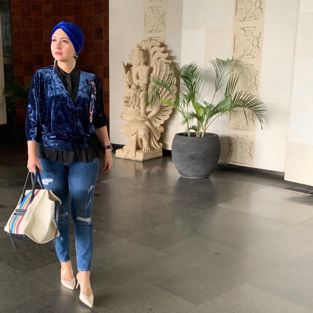 Inspirasi turban hijab 10 seleb cantik ini stylish, bisa ditiru