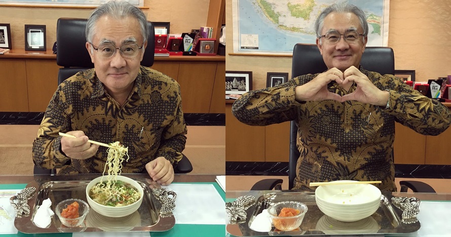 7 Gaya unik Dubes Jepang cicipi makanan Indonesia, jadi sorotan