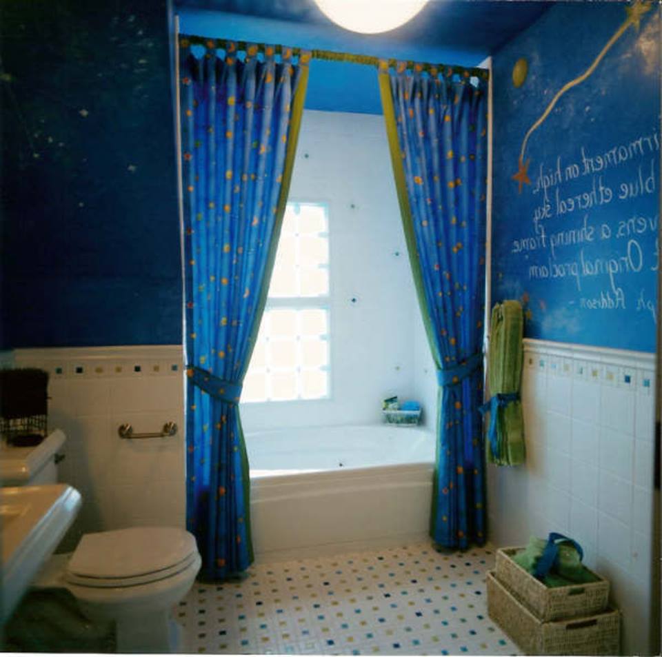 25 Desain kamar  mandi  anak penuh warna  dan cute