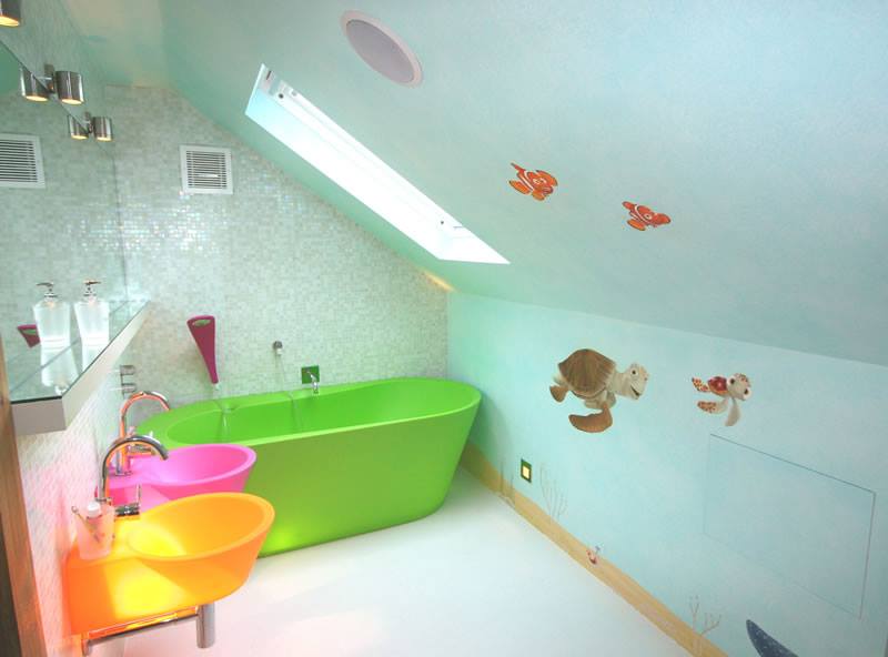 25 Desain kamar mandi anak, penuh warna dan cute