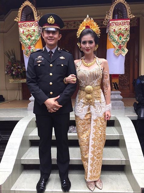 Selain Ajun Perwira, 4 seleb ini juga menikah pakai adat Bali