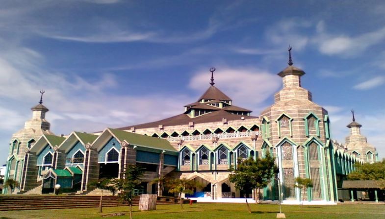 9 Masjid di Indonesia ini menyajikan takjil secara unik