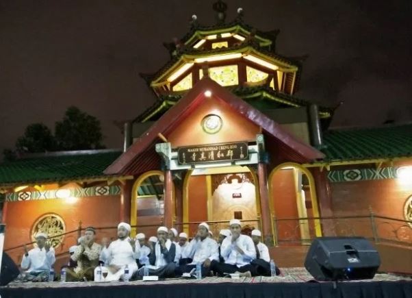 9 Masjid di Indonesia ini menyajikan takjil secara unik