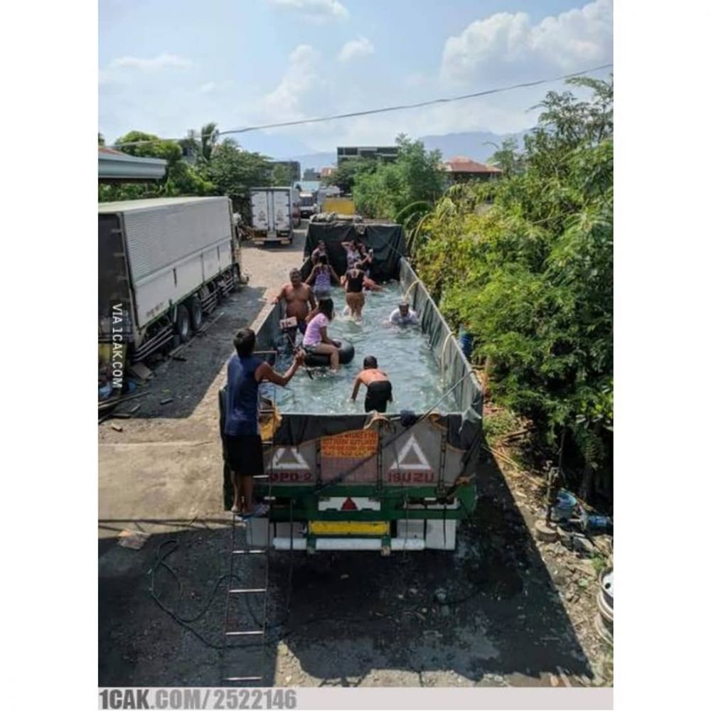 11 Potret liburan ala orang Indonesia, bukti bahagia itu sederhana