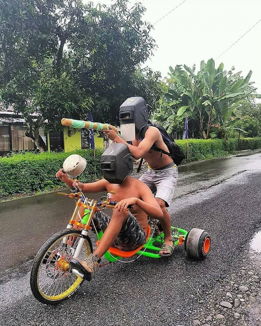 11 Potret liburan ala orang Indonesia, bukti bahagia itu sederhana