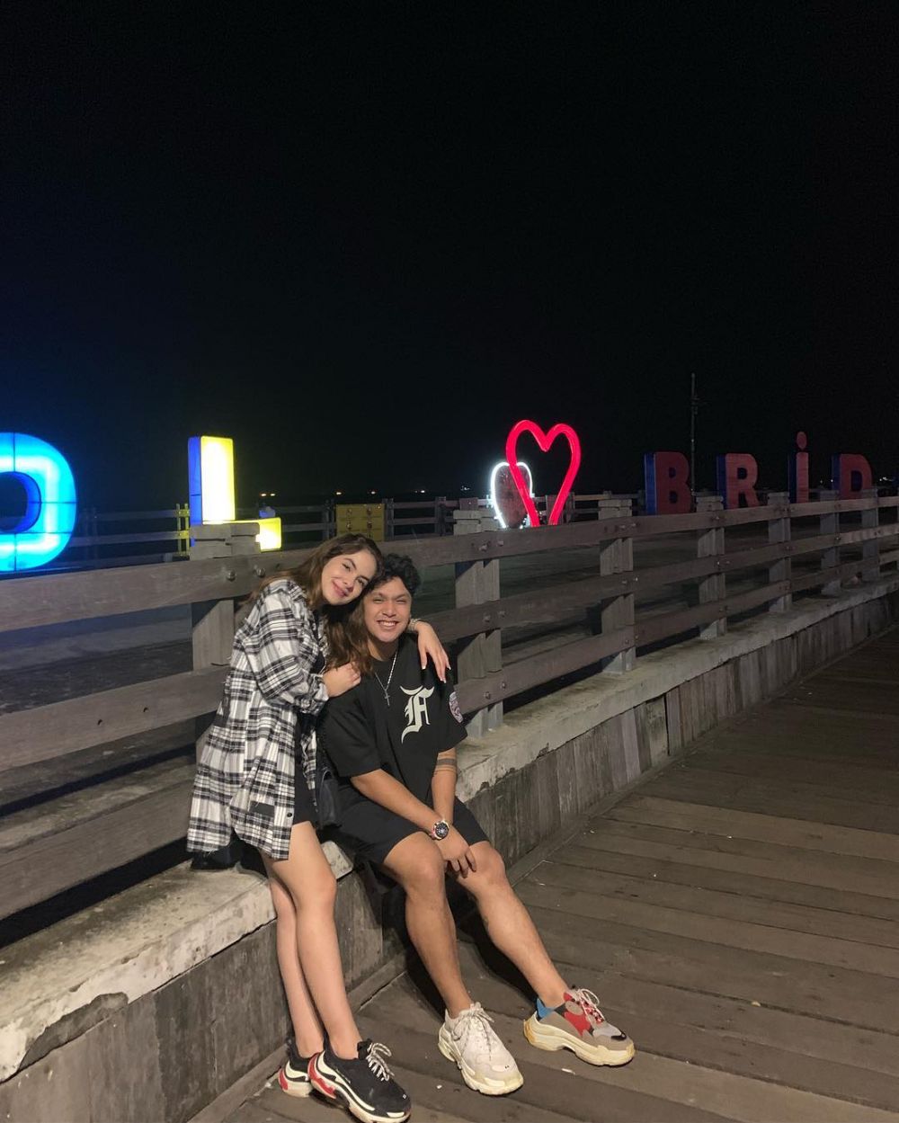 10 Potret kebersamaan Steffi Zamora dan Philopaz, mesra abis