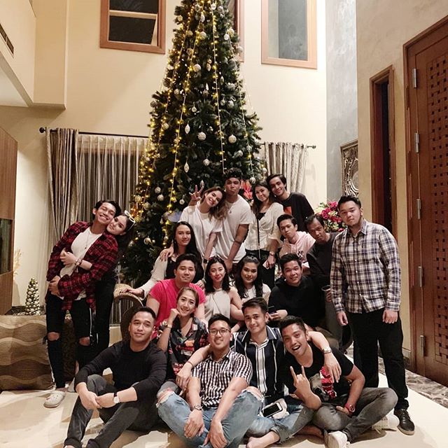 10 Potret kebersamaan Steffi Zamora dan Philopaz, mesra abis