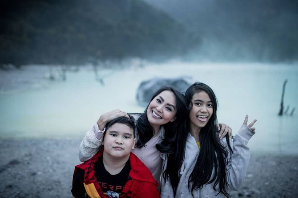 Jarang terekspos, ini 10 momen Tessa Kaunang dan putrinya