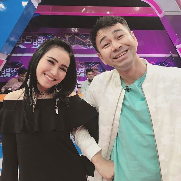 Kelewat mesra, momen Ayu Ting Ting bareng 6 cowok ini dikritik