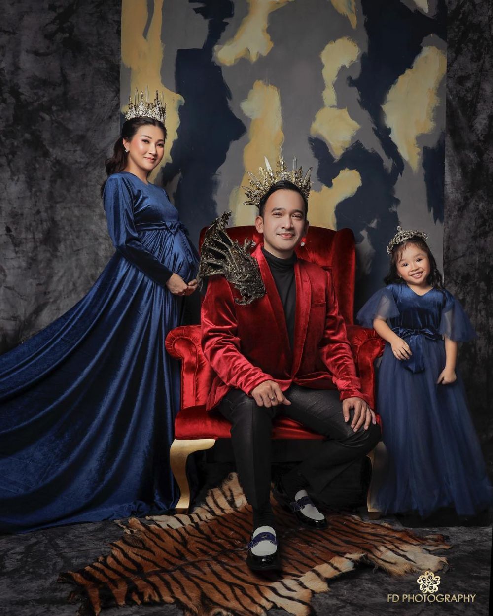 Ini beda gaya Sarwendah yang menawan saat 5 pemotretan maternity