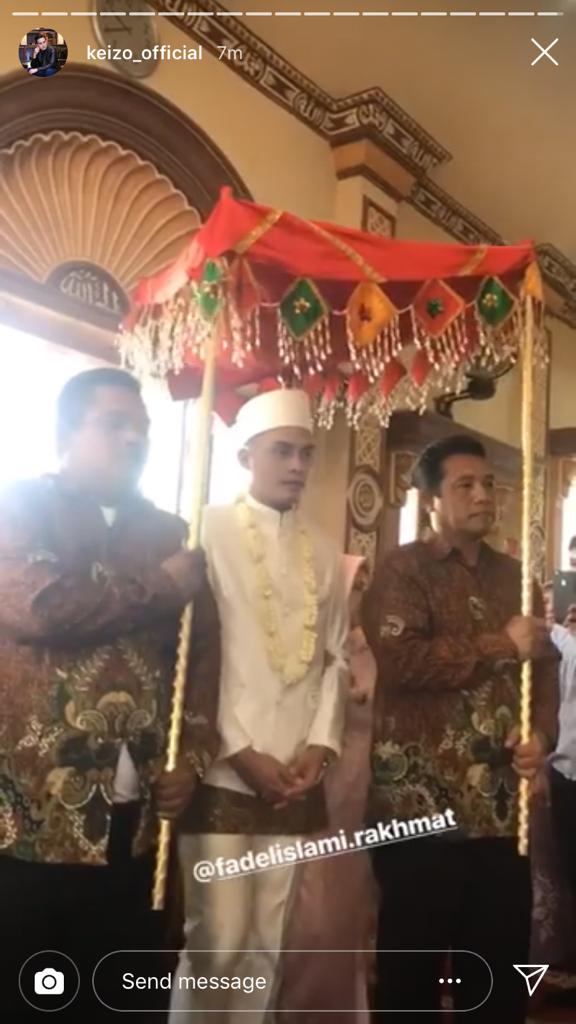 Penampilan Muzdalifah & Fadel saat akad nikah dengan adat Sunda