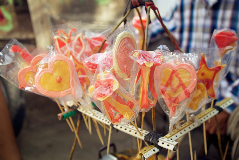 Kalau pernah ngerasain 7 jajanan 90-an ini, masa kecilmu bahagia