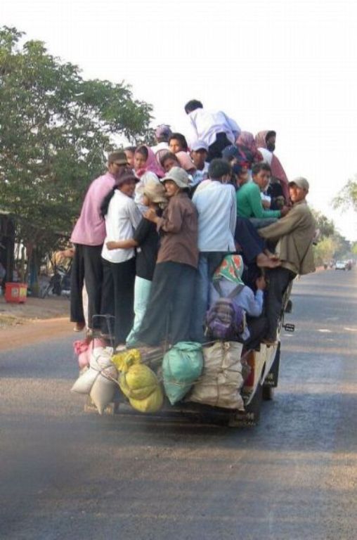 7 Kelakuan emak-emak naik mobil pick up ini ngeri-ngeri sedap