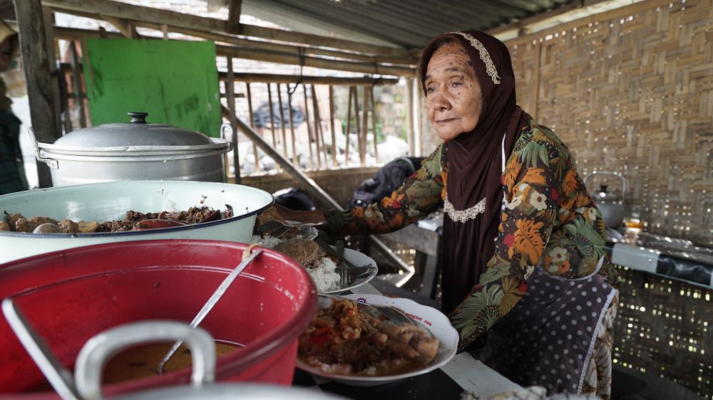 Kisah Mbah Waginah, usia hampir seabad tetap semangat jual gudeg