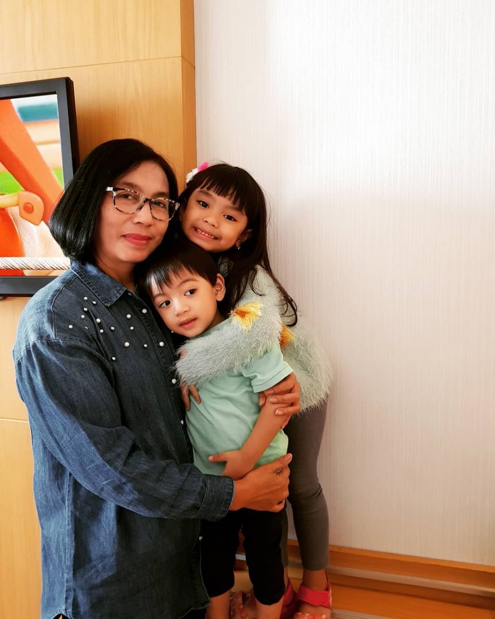 12 Potret anggunnya ibunda Selvi Ananda yang jarang terekspos