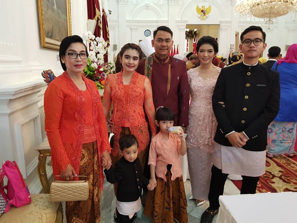 12 Potret anggunnya ibunda Selvi Ananda yang jarang terekspos