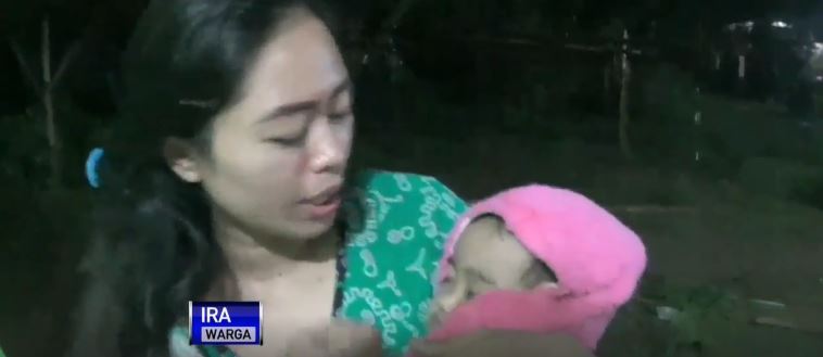 10 Foto proses evakuasi warga korban banjir Kali Ciliwung