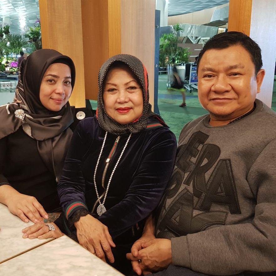 5 Momen kebersamaan Muzdalifah dengan 'orangtuanya', jarang terekspos