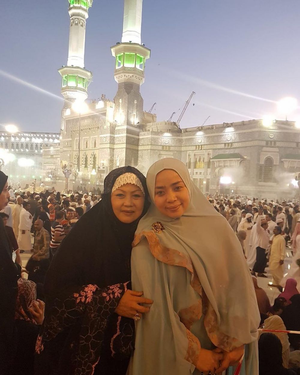 5 Momen kebersamaan Muzdalifah dengan 'orangtuanya', jarang terekspos