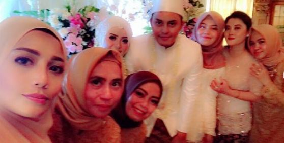 7 Potret resepsi nikah sederhana Muzdalifah, penuh kebahagiaan