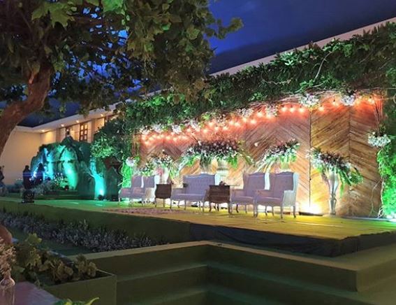 13 Desain pelaminan outdoor ini bisa jadi inspirasi pernikahanmu