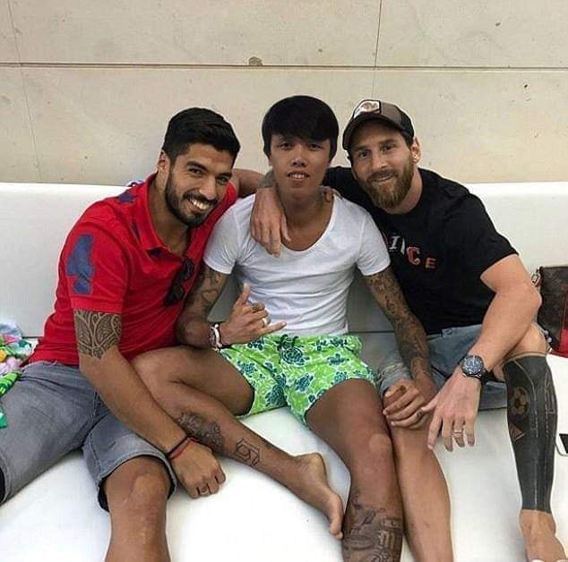 15 Editan foto cowok bareng seleb papan atas ini kocak abis