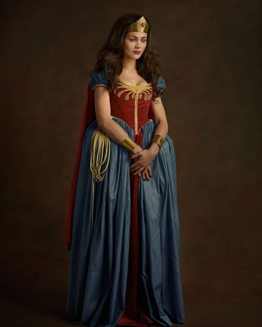 10 Kostum karakter superhero versi abad ke-16 ini bikin pangling