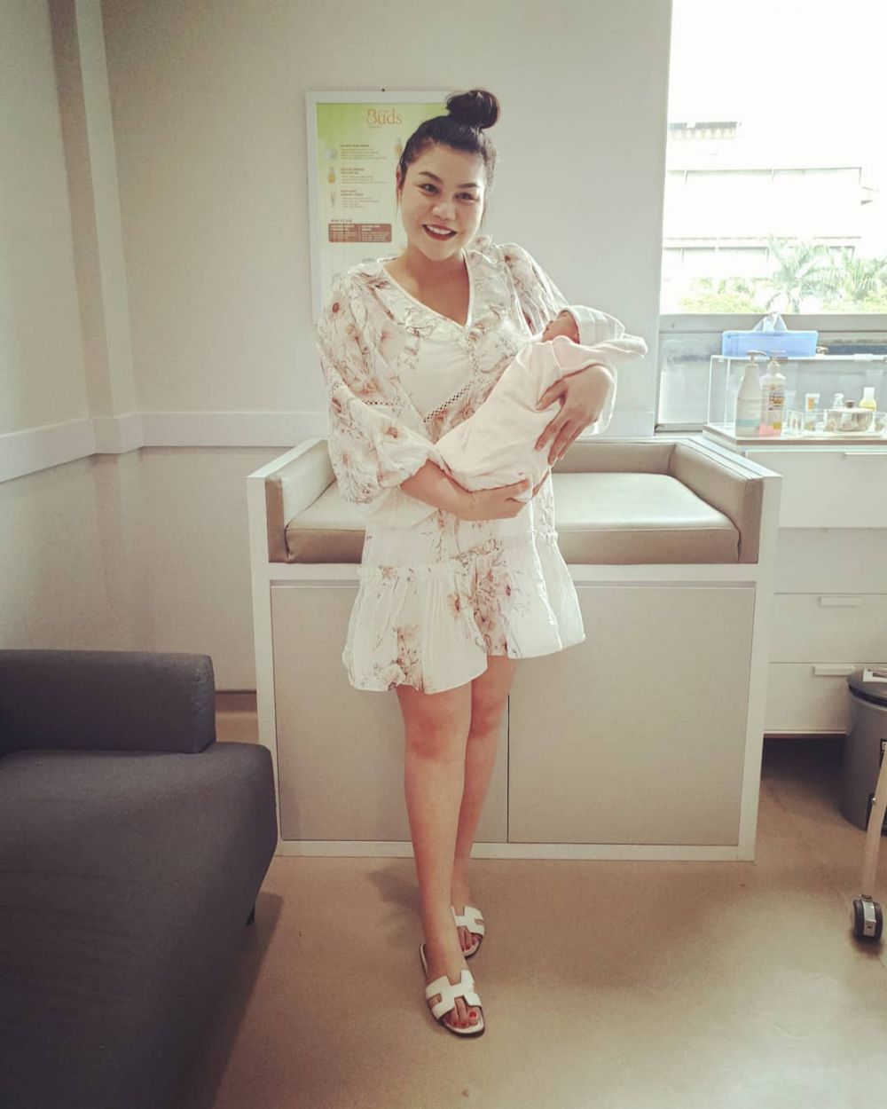 Jadi ibu baru, ini 8 momen manis DJ Butterfly & putrinya