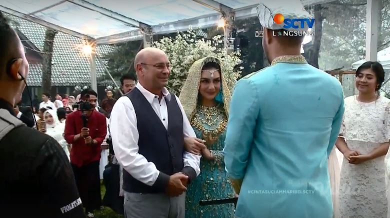10 Momen akad nikah Irish Bella dan Ammar Zoni, dinikahkan adik