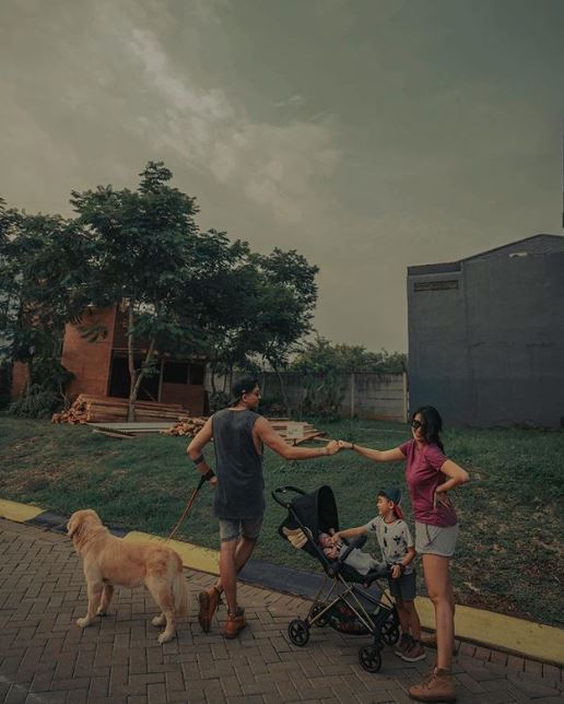 12 Momen keluarga Ryan Delon pelihara anjing, penyayang binatang