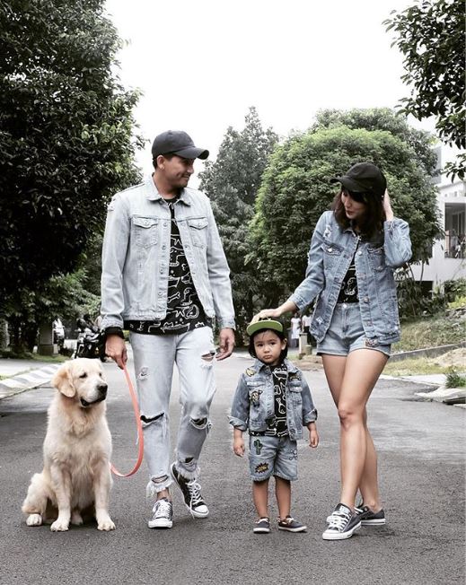 12 Momen keluarga Ryan Delon pelihara anjing, penyayang binatang