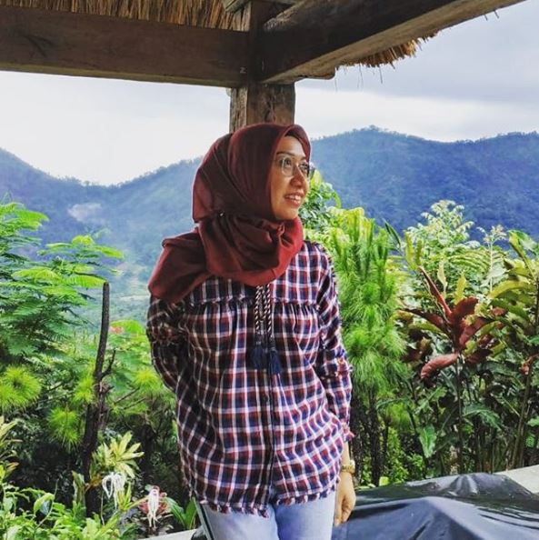 10 Pesona Susanti Arifin, mama Irish Bella yang nggak kalah cantik