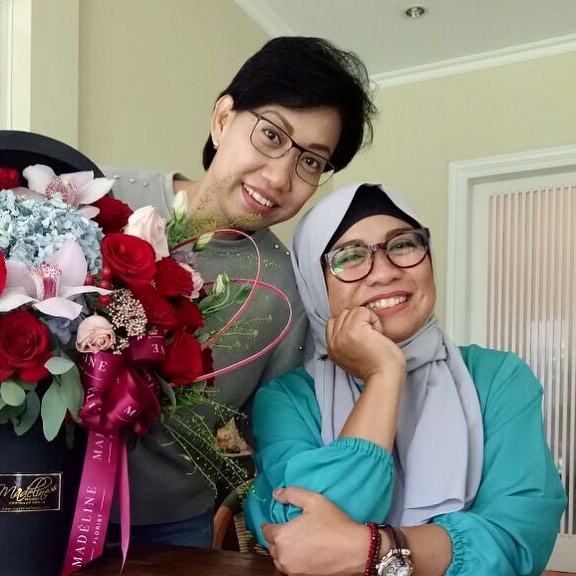 10 Pesona Susanti Arifin, mama Irish Bella yang nggak kalah cantik