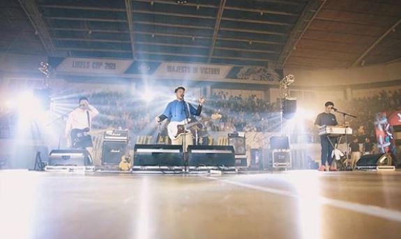 10 Potret aksi panggung perdana Yowis Ben di kenyataan