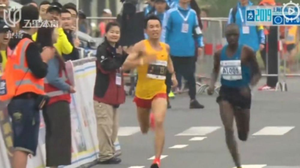 Atlet China ini teruskan lari maraton meski terkena diare