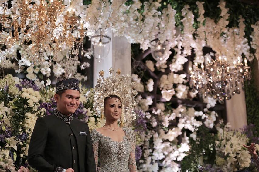10 Seleb menikah dengan adat Minang, terbaru Irish Bella
