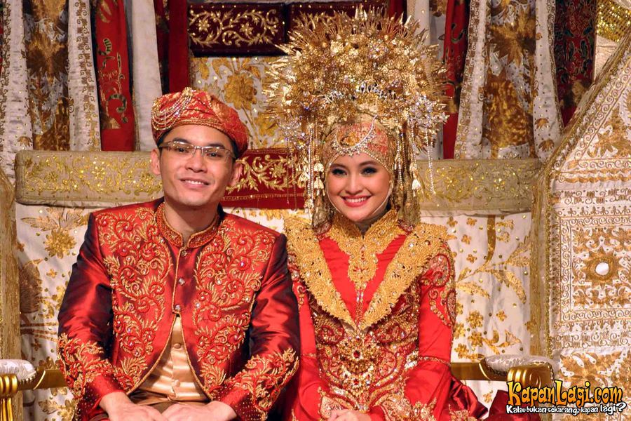 10 Seleb menikah dengan adat Minang, terbaru Irish Bella