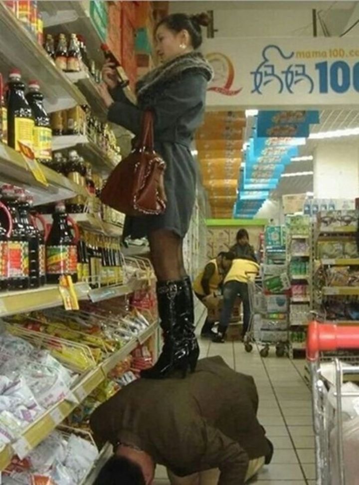 11 Foto lucu perjuangan cowok asal cewek senang ini bikin senyum