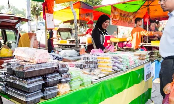 5 Pasar Ramadan paling legendaris di Indonesia, surganya takjil