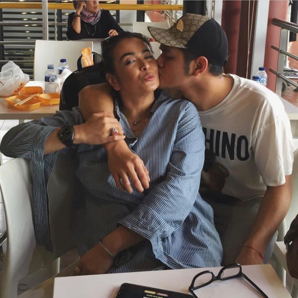 9 Potret kebersamaan Jennifer Jill dan anaknya, bak kakak-adik