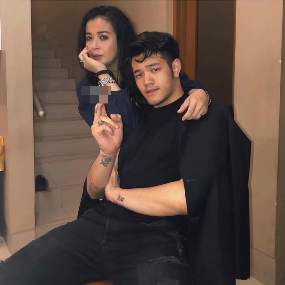 9 Potret kebersamaan Jennifer Jill dan anaknya, bak kakak-adik