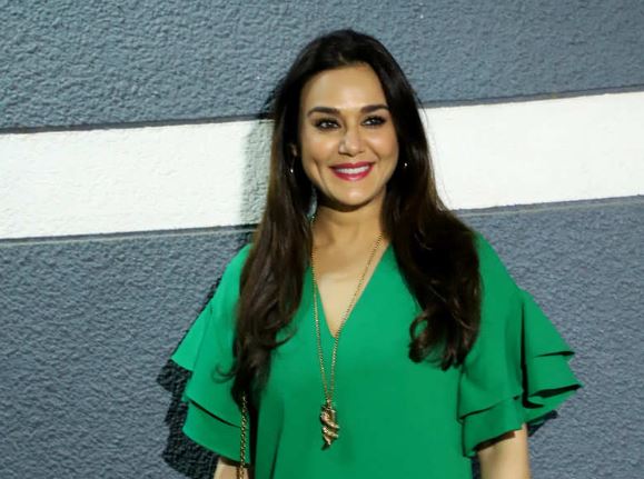 Lama menghilang, penampilan preity zinta di usia 44 tahun bikin kaget