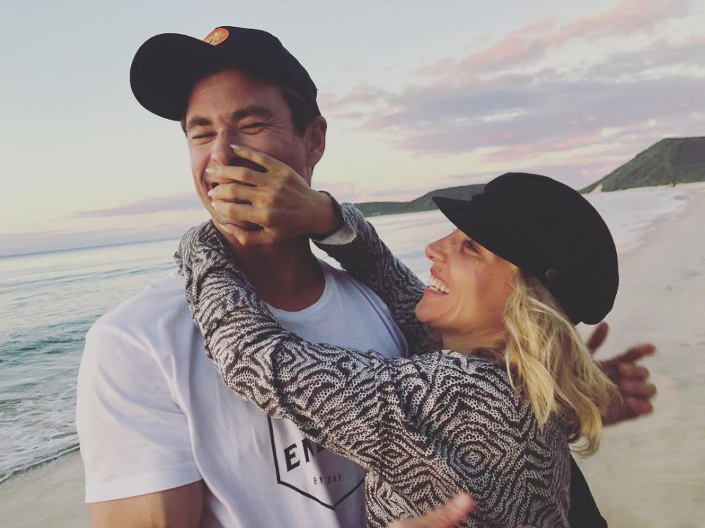 10 Potret mesra Chris Hemsworth 'Thor' & istrinya ini bikin baper