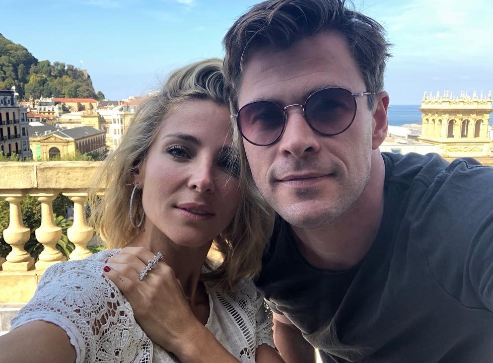 10 Potret mesra Chris Hemsworth 'Thor' & istrinya ini bikin baper