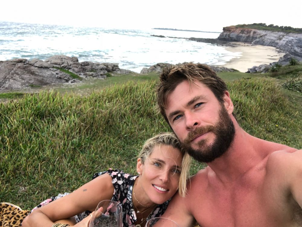 10 Potret mesra Chris Hemsworth 'Thor' & istrinya ini bikin baper