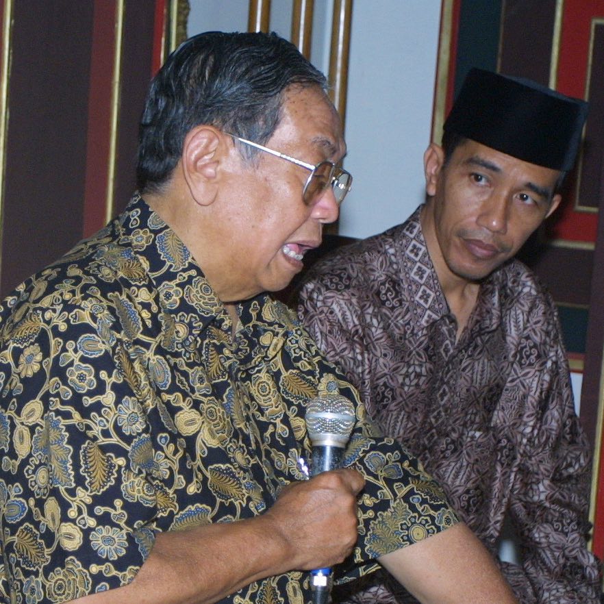 Kisah menarik di balik foto viral Jokowi cium tangan Gus Dur