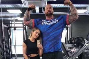 10 Potret Thor Björnsson si manusia terkuat & istri, gagah banget