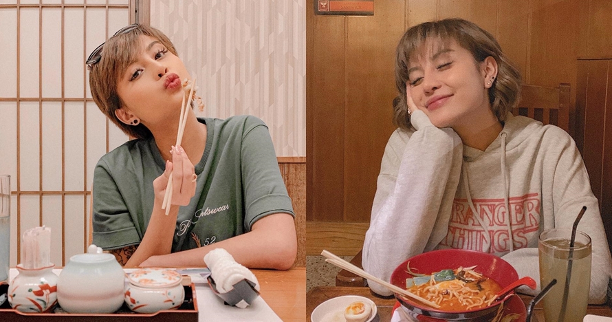 7 Potret Awkarin pakai kimono di Jepang, rambutnya jadi sorotan